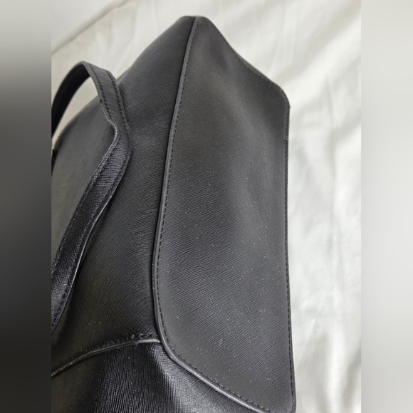 Michael Kors aprox 11"x10"inchs- Black Tote Bag W/ Golden Hardware - Picture 13 of 15